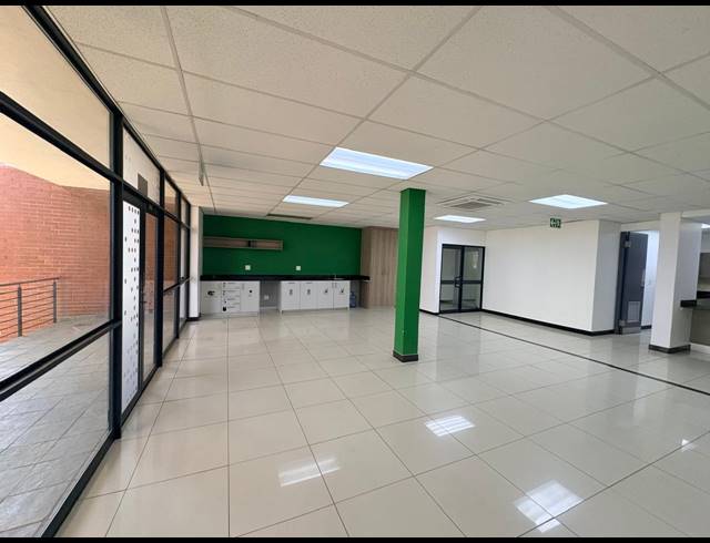 424M² OFFICE TO LET IN MIDRIDGE PARK